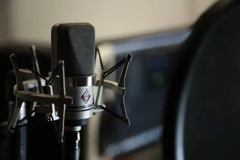 Podcast recording and hybrid podcast sessions